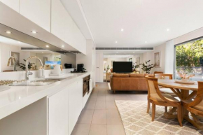 Vogue charm w light, aspect, AC, Sydney